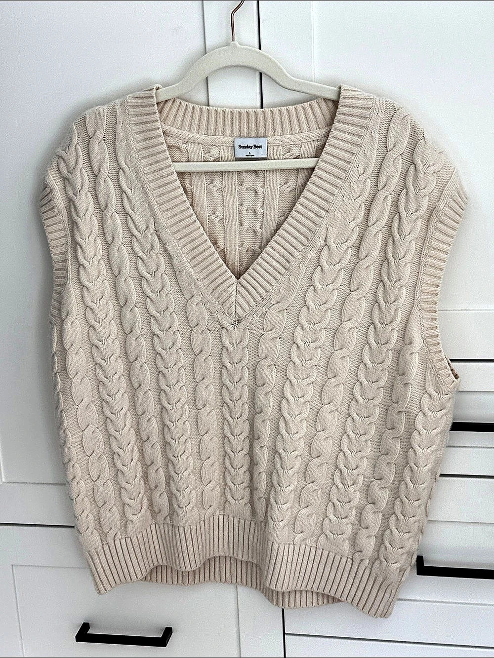 Smoky Best Cable Knit V-Neck Sweater Vest in Cream Like New